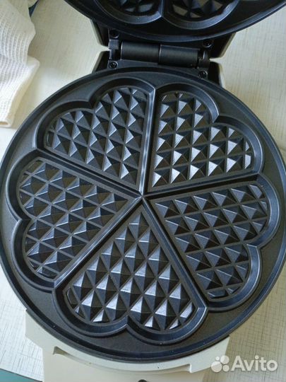 Электрическая вафельница новая