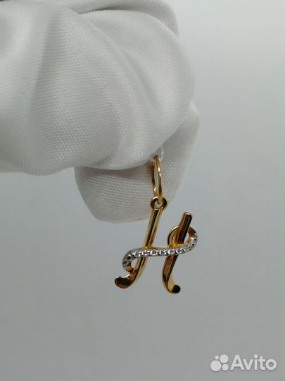 Золотая подвеска с камнем