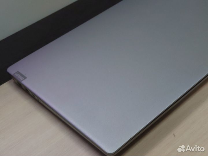Элитный ультрабук Core i5 8250u/8Гб/две видео