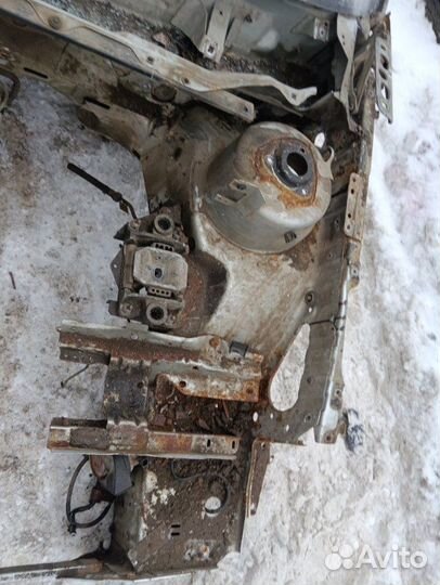 Передняя часть Ford Mondeo 3 2.0 2003