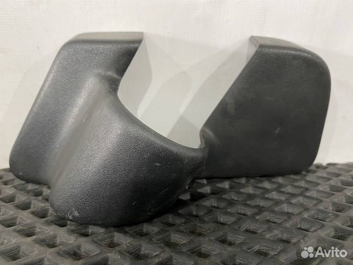 Накладка кронштейна зеркала лев. Volvo FH5