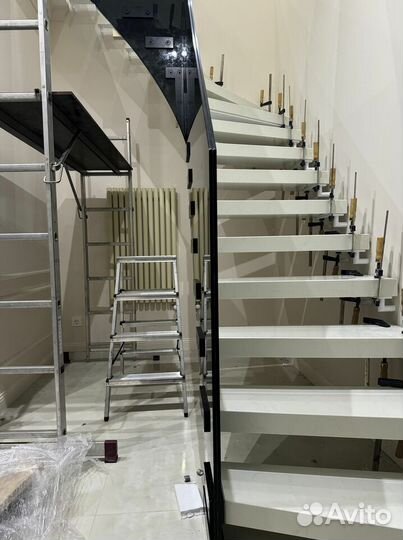Бескаркасная лестница от производителя