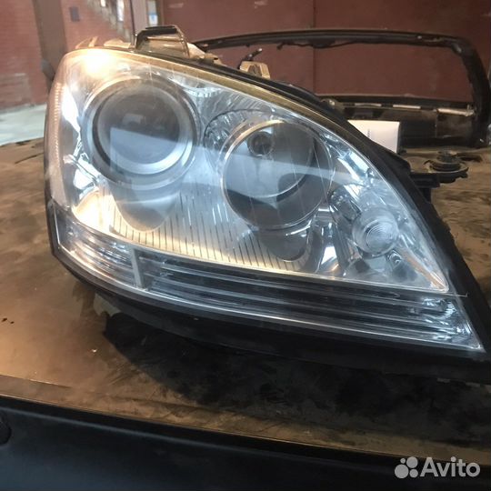 Фара передняя правая ml164 w164