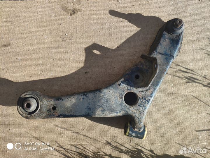 Нижний передний рычаг Митсубиси outlander 1