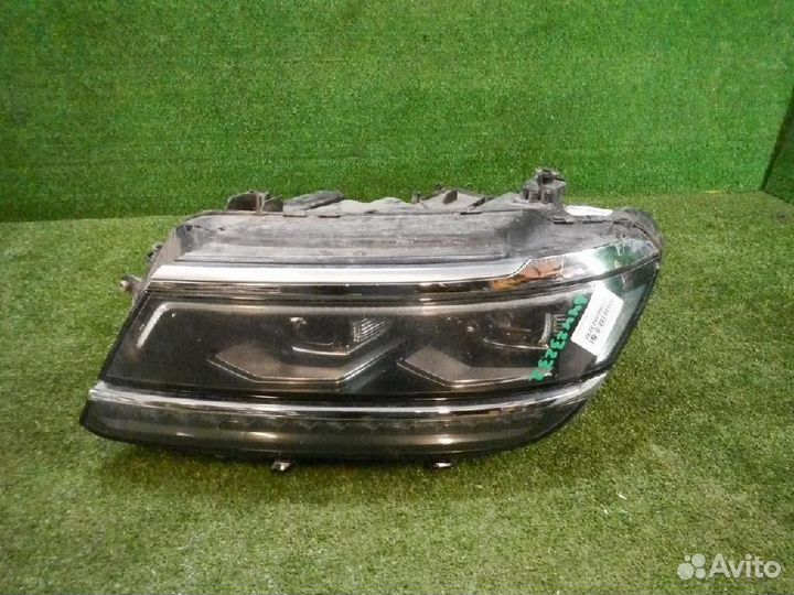 Фара левая Volkswagen Tiguan