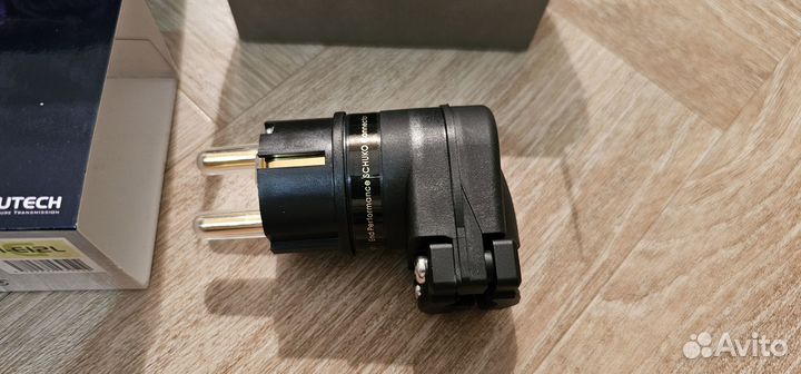 Угловой сетевой коннектор Furutech Fi-e12L (G)