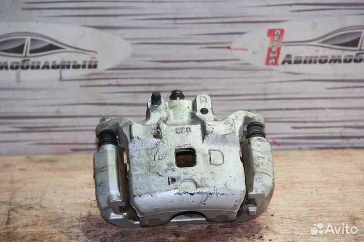 Суппорт перед право c Nissan Skyline V35 VQ25DD