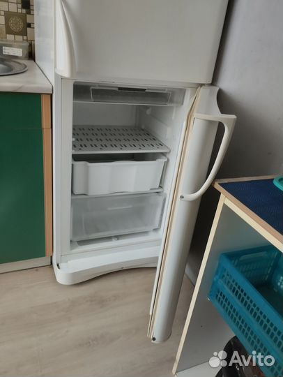 Двухкамерный холодильник бу