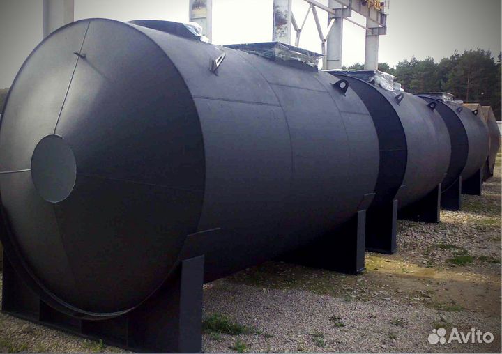 Металлические емкости разного объёма