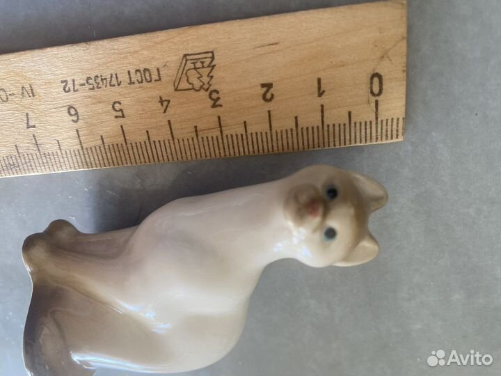 Фарфоровая статуэтка Сиамская кошечка
