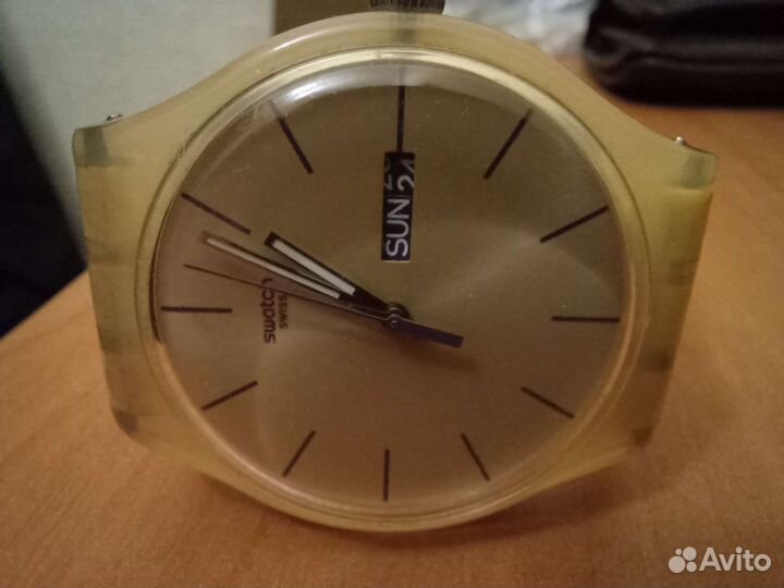 Часы Swatch бежевые