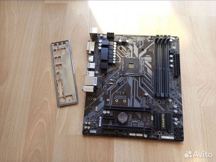 Материнская плата Gigabyte B450M DS3H
