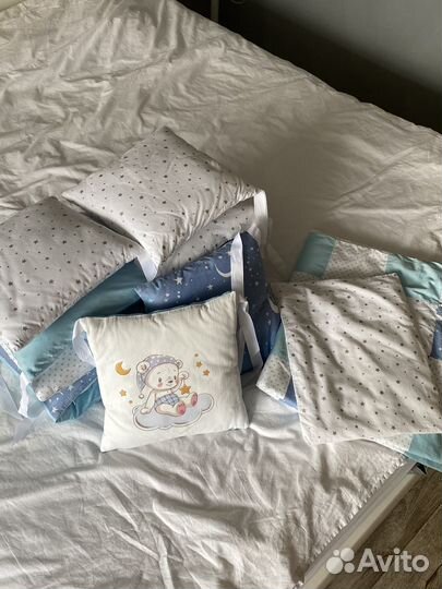 Комплект в детскую кроватку с бортиками