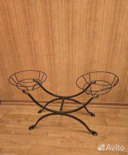 Подставка для цветов металлическая