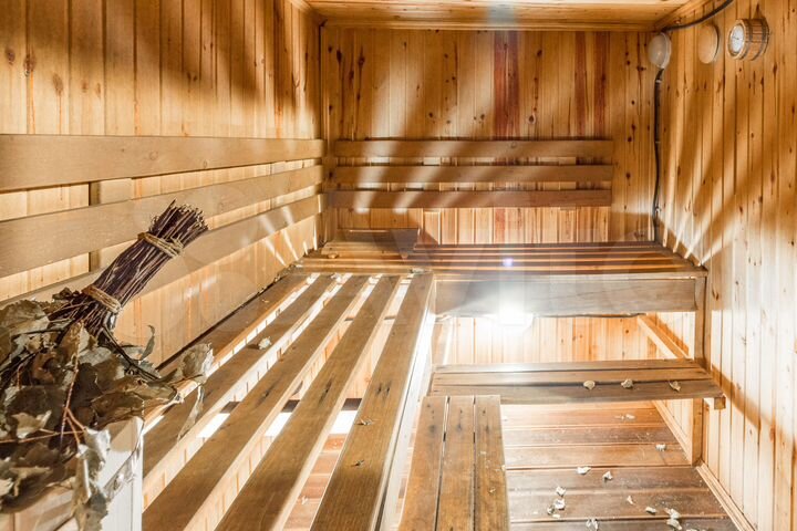 Коттедж 370 м² на участке 45 сот.