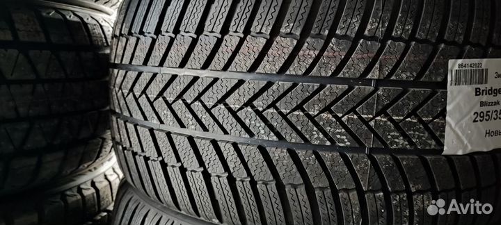 Bridgestone Blizzak LM-005 295/35 R21 T