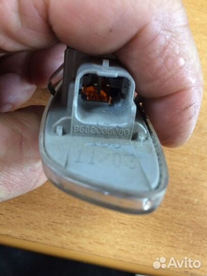 Peugeot Citroen повторитель поворота правый б/у