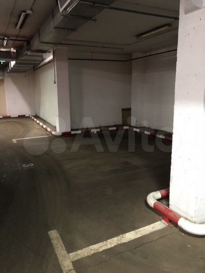 Машиноместо, > 30 м²