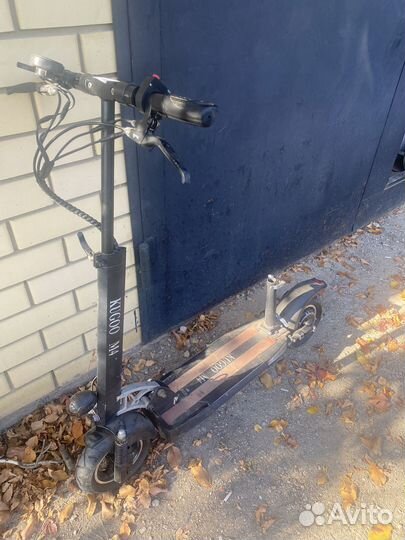 Продаю электро самокат Kugoo m4