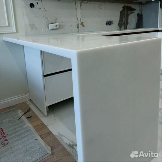 Столешница из акрилового камня