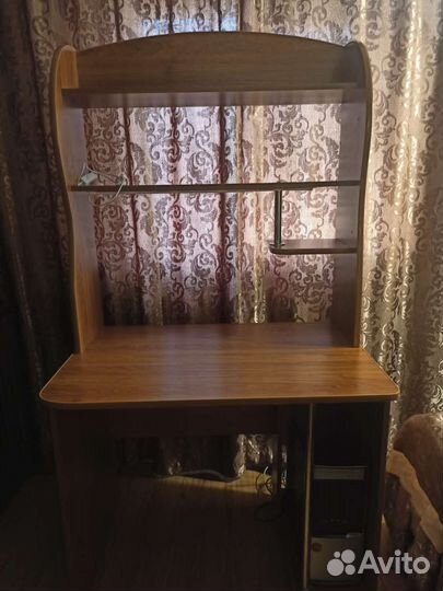 Кровать, компьютерный стол