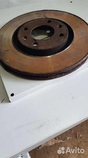 Два диска тормозные передние вентилируемые