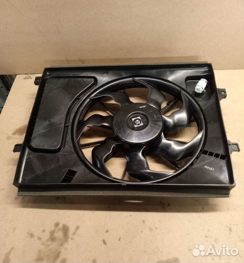 Вентилятор охлаждения двигателя 253802K600