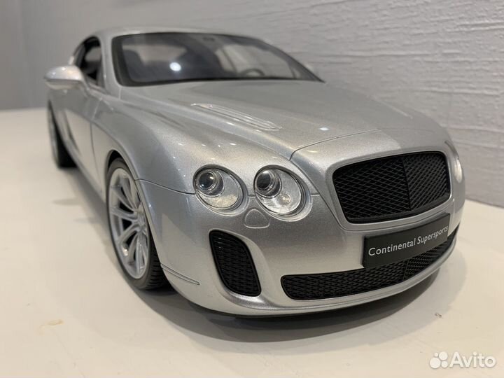 Машина игрушечная, пластиковая. 1:12