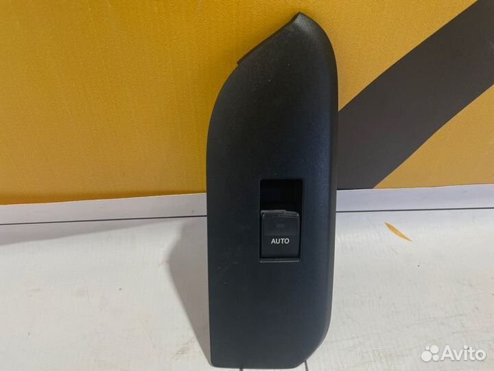 Кнопка стеклоподъемника передняя Toyota Land