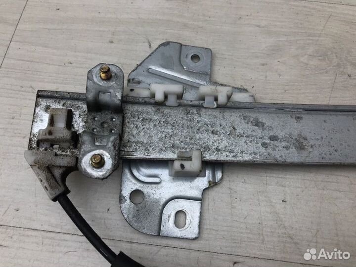 Стеклоподъемник задний левый Kia Rio 2 G4EE 2005