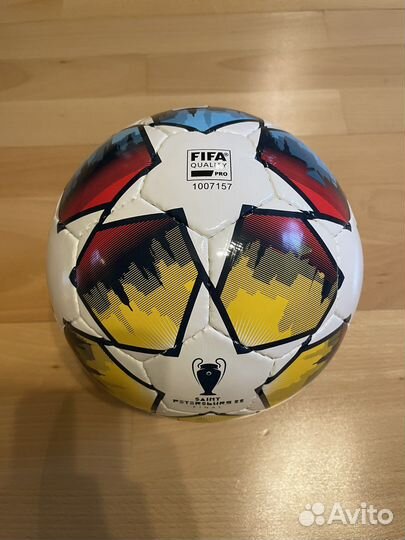 Футбольный мяч adidas ucl pro sala. FMB. футзал