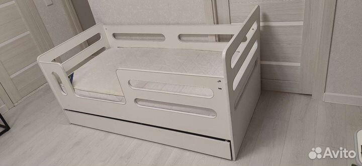 Детская кровать с матрасом 160*60