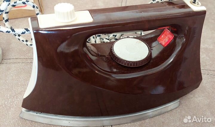 Новый электроутюг Элис 202, 1000 Вт, 1991 г