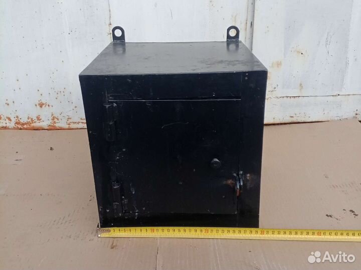 Сейф, металлический яшик шкаф