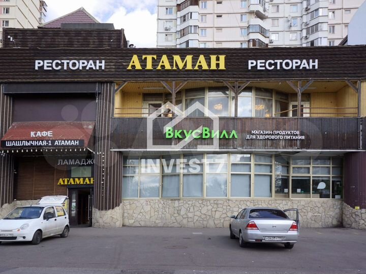 Торговое здание в спальном районе