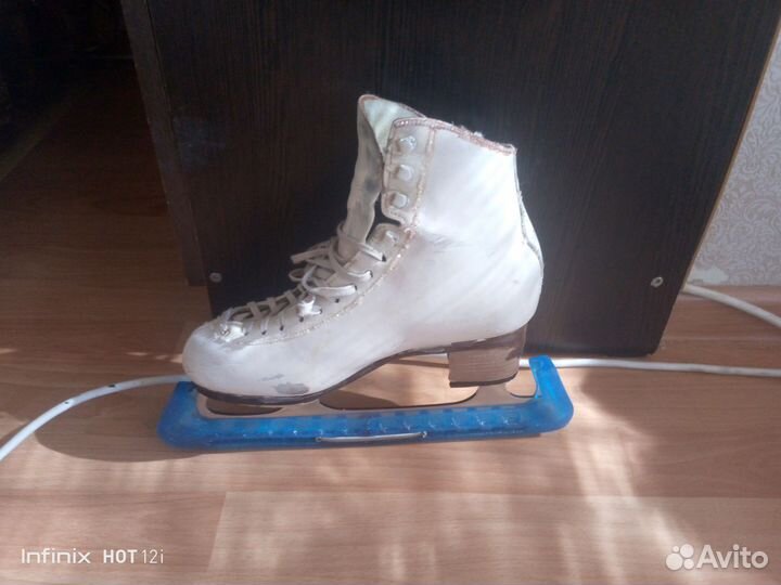 Фигурные коньки risport