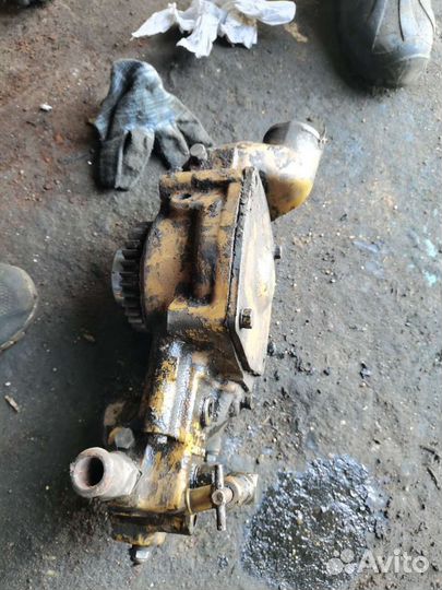 Caterpillar D6 помпа водная