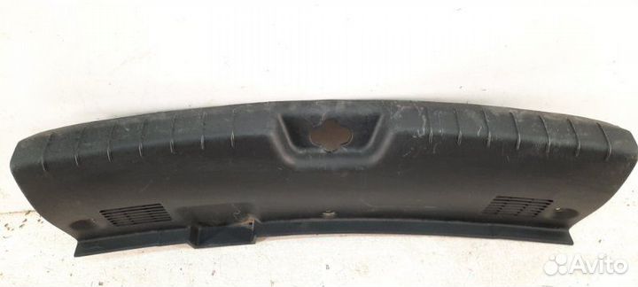 Накладка замка багажника Hyundai Elantra 6 AD