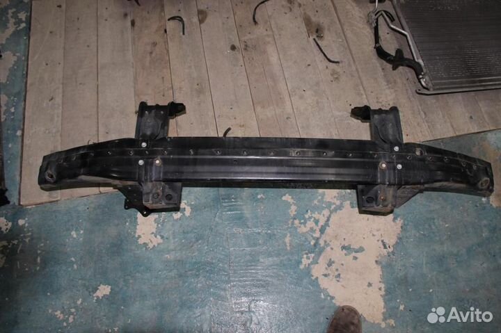 Усилитель переднего бампера Mercedes Benz