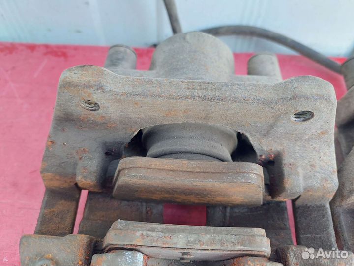 Суппорт тормозной задний Volvo XC90 1