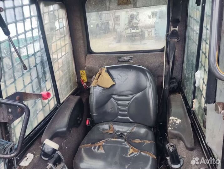 Мини-погрузчик New Holland L160, 2009