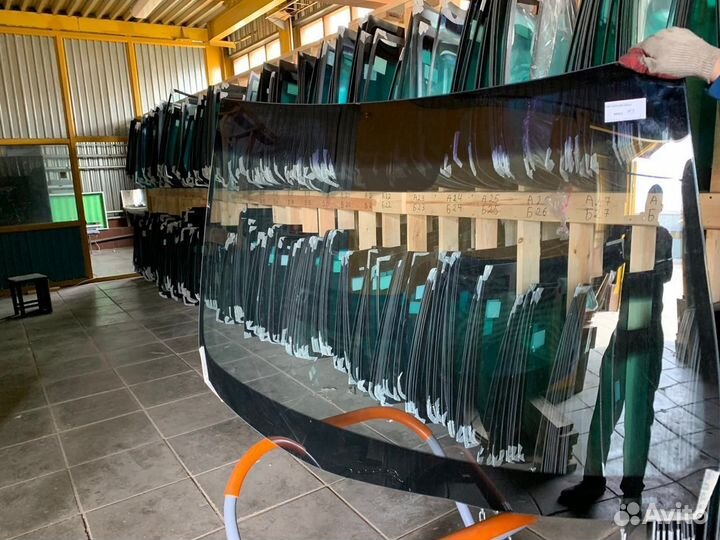 Лобовое стекло на Тойота Карина е