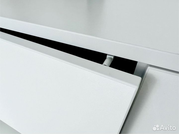 Белая тумба 