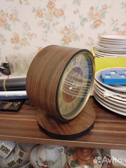 Часы янтарь