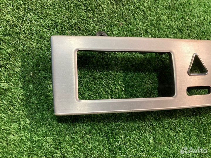 Вставка центральной консоли Mercedes-Benz C-Class