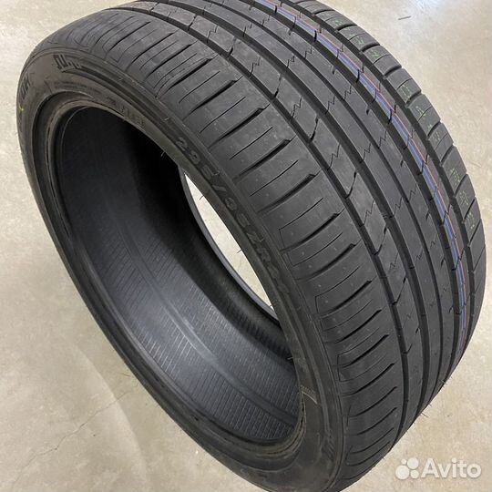 Tracmax X-Privilo RS01+ 285/40 R22 110Y