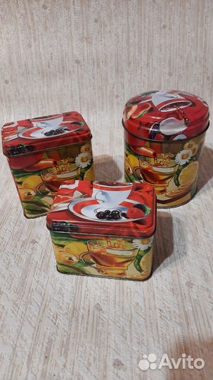 Банки жестяные из-под печенья, чая пакетом