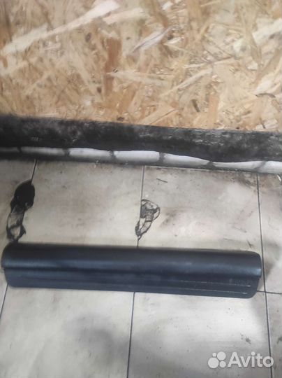 Накладка порога передняя права Mitsubishi Lancer 9