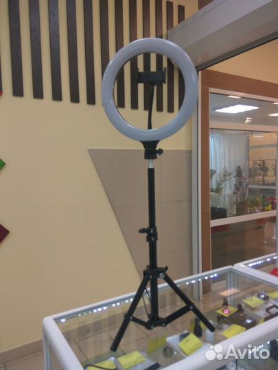 Кольцевая лампа 26 см высота 210см