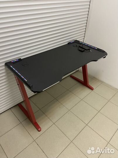 Компьютерный стол с подсветкой RGB
